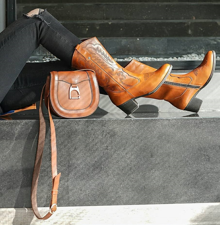 بوت زنانه چرم طبیعی کابویی مدل 898